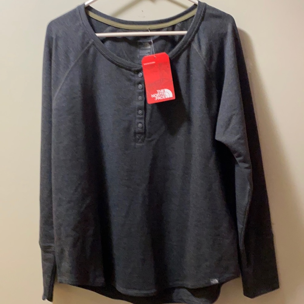 🌟HOST PICK🌟 THE NORTH FACE HENLEY  LONG SLEEVE TOP